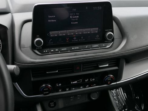 Used 2024 Nissan Rogue SV FWD image 15