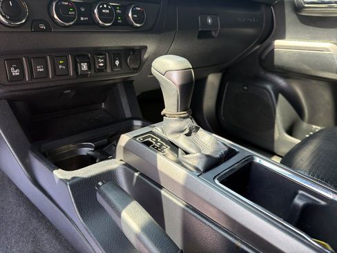 Used 2019 Toyota Tacoma TRD Off-Road AWD/4WD image 12
