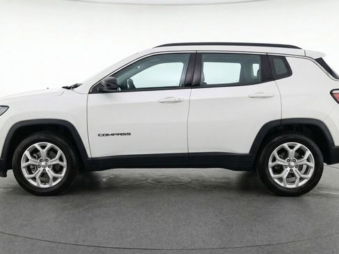 Used 2025 Jeep Compass Latitude image 5