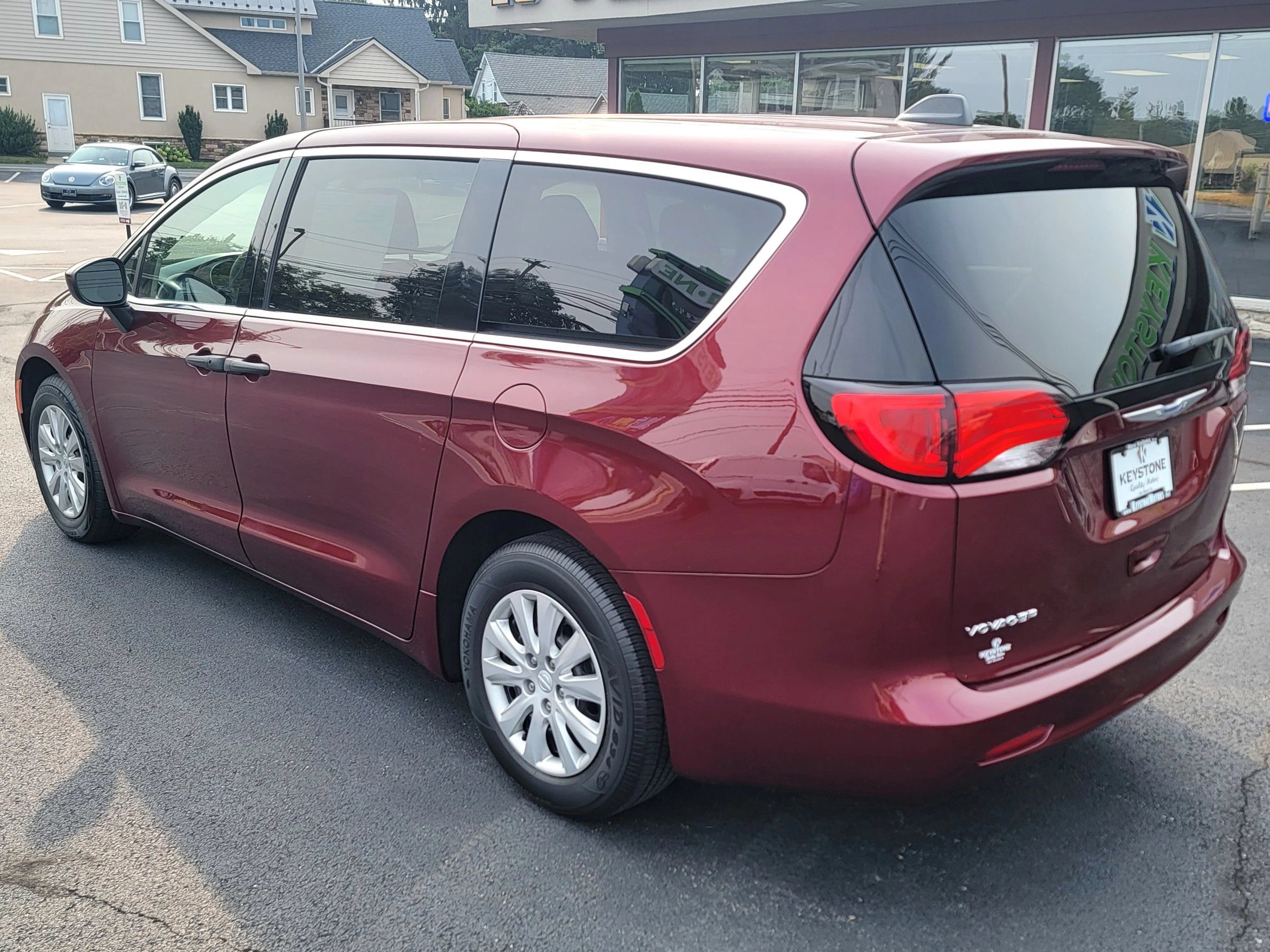 Used 2020 Chrysler Voyager L FWD image 7