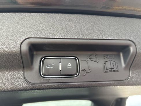Used 2022 Ford Explorer XLT w/ Equipment Group 202A AWD/4WD image 11