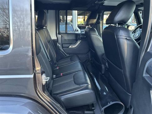 Used 2017 Jeep Wrangler Unlimited Sahara image 14