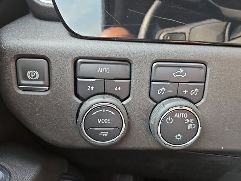 Used 2025 Chevrolet Silverado 1500 LT image 23