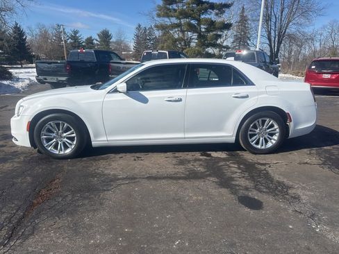 Used 2020 Chrysler 300 Touring L w/ Quick Order Package 2EF image 6