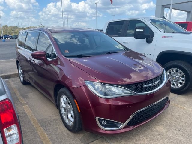 Used 2018 Chrysler Pacifica Touring Plus w/ Tire & Wheel Group FWD image 3