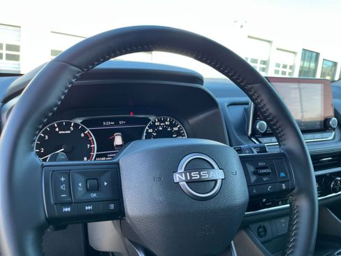 Used 2025 Nissan Rogue SV image 30