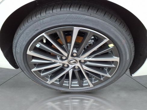 New 2025 Lexus ES 350 w/ Premium Package image 5