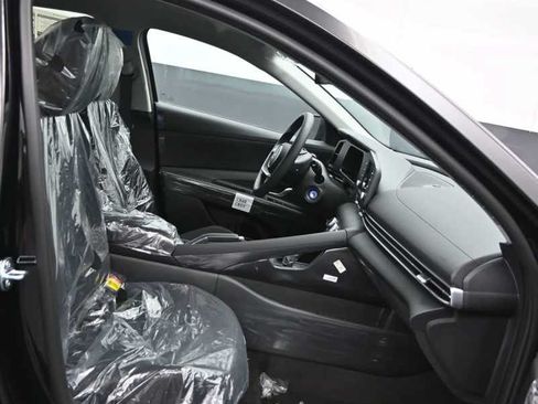 New 2026 Hyundai Elantra SE FWD image 11