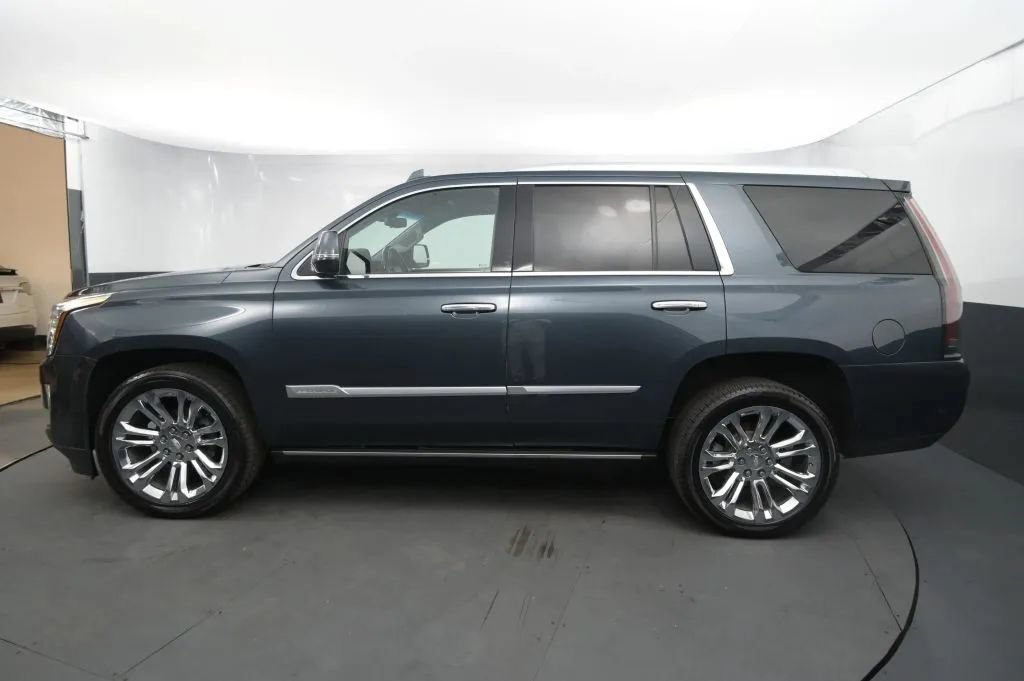 Used 2019 Cadillac Escalade Premium Luxury w/ LPO, Radiant Package AWD/4WD image 2