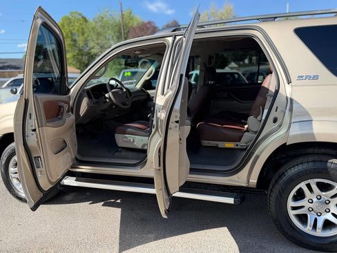 Used 2005 Toyota Sequoia SR5 RWD image 87