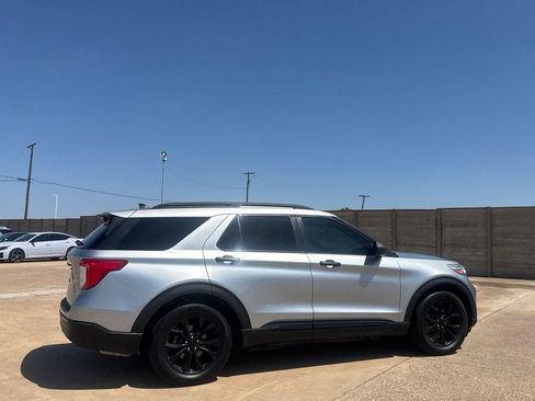 Used 2020 Ford Explorer XLT w/ Equipment Group 202A RWD image 25
