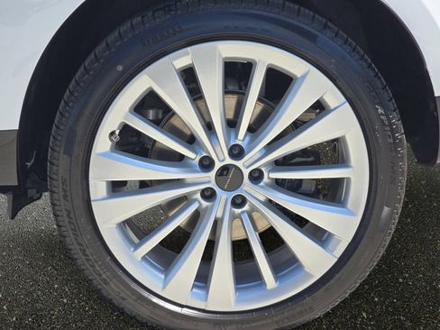 New 2026 Land Rover Range Rover Long Wheelbase SE AWD/4WD image 36