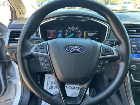 Used 2020 Ford Fusion SE AWD/4WD image 25