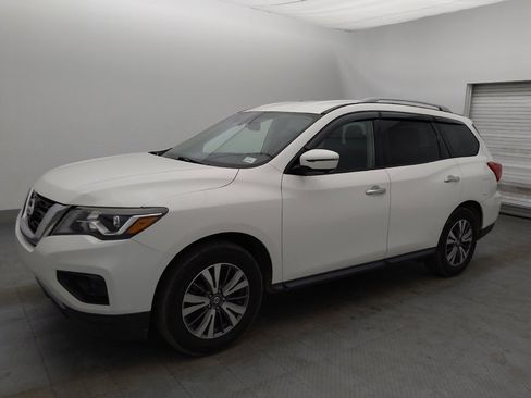 Used 2020 Nissan Pathfinder SL image 2
