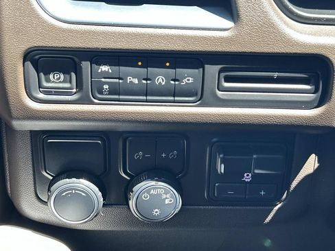Used 2021 Chevrolet Suburban LT w/ LT Signature Package RWD image 45