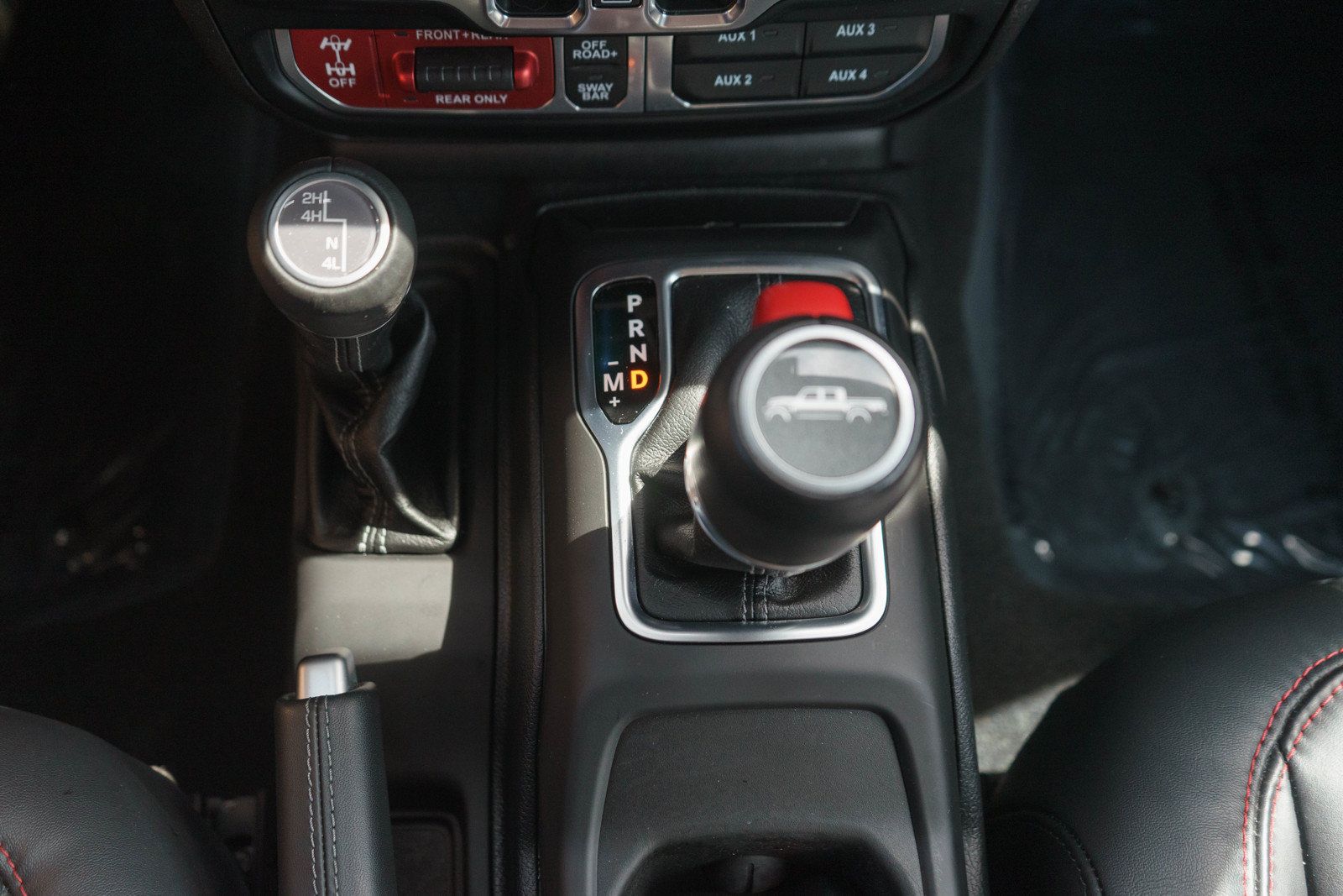 Used 2025 Jeep Gladiator Rubicon w/ Technology Group AWD/4WD image 21