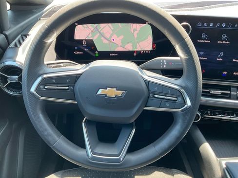 Used 2025 Chevrolet Equinox EV LT FWD image 16