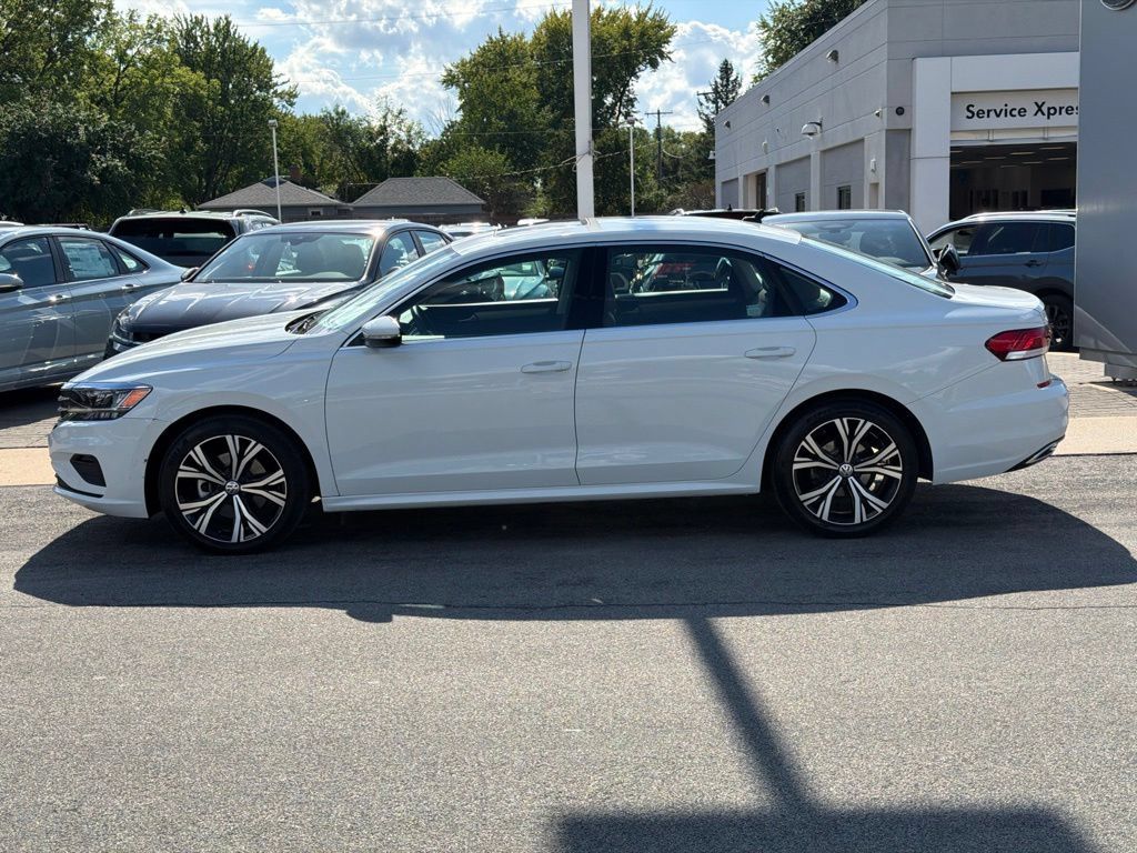 Used 2022 Volkswagen Passat 2.0T SE FWD image 4