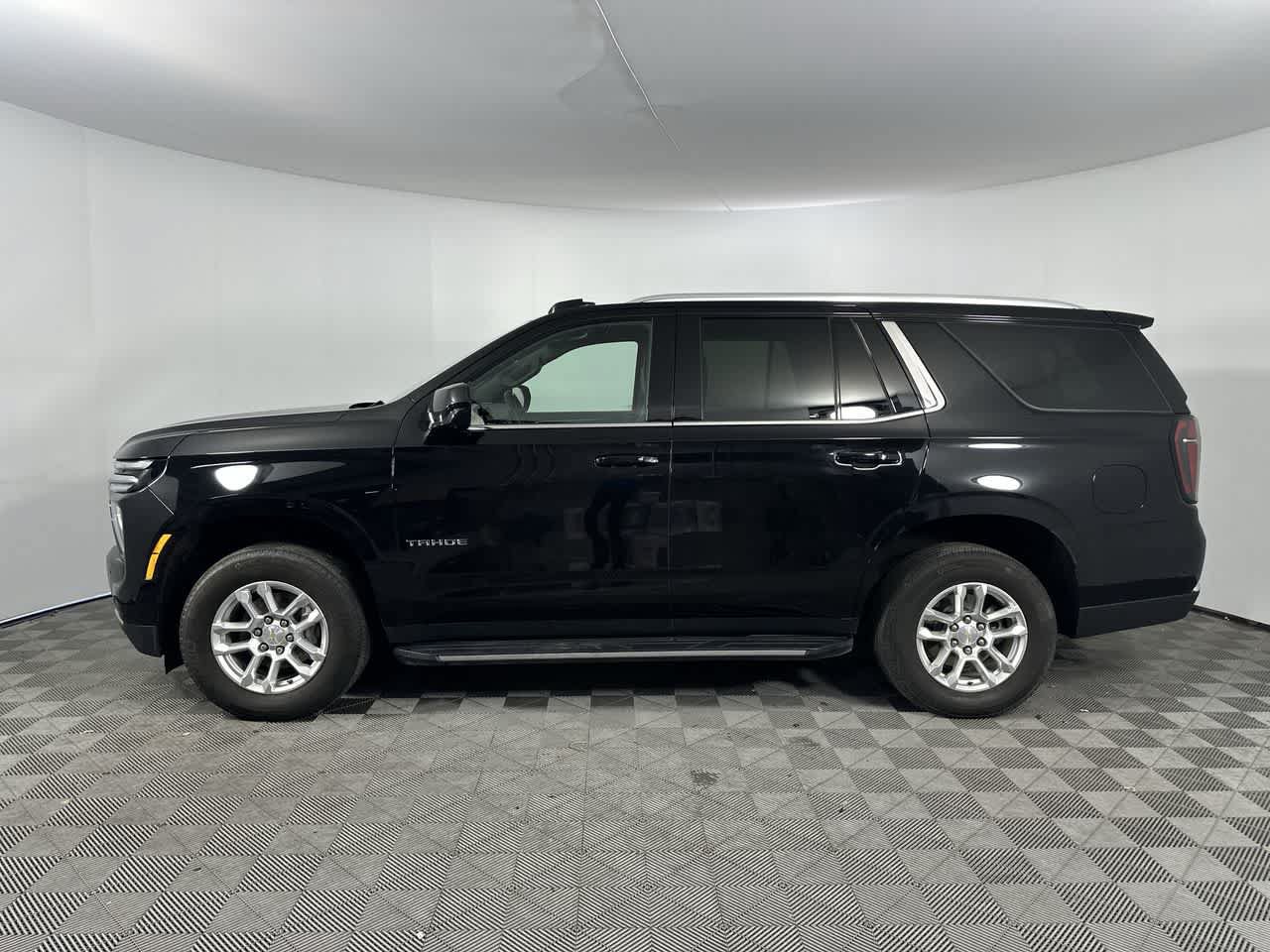 Used 2025 Chevrolet Tahoe LT AWD/4WD image 5