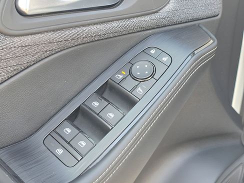 Used 2023 Nissan Rogue SV image 16