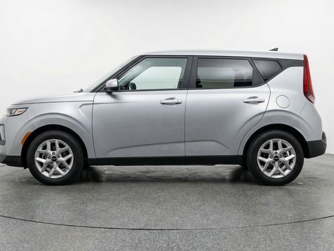 Used 2025 Kia Soul LX w/ LX Technology Package FWD image 5