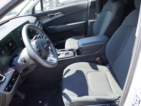Used 2023 Kia Sportage LX AWD/4WD image 4