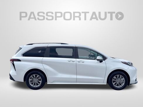 Certified 2026 Toyota Sienna XLE FWD image 10