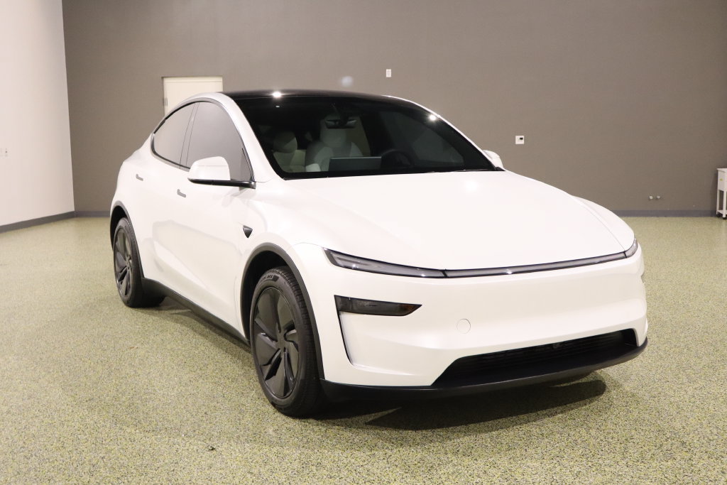 Used 2026 Tesla Model Y 2WD image 1