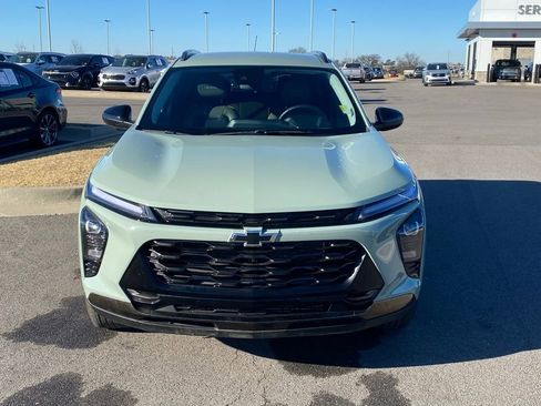 Used 2025 Chevrolet Trax ACTIV w/ Driver Confidence Package image 2