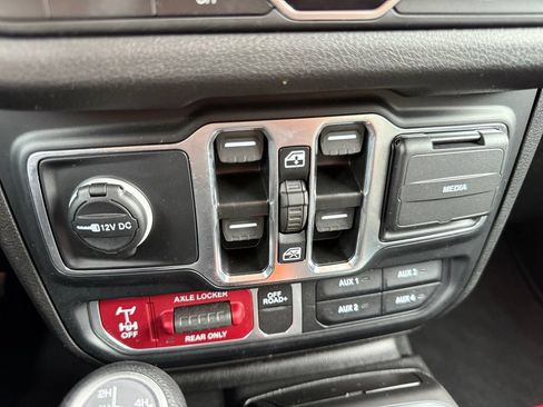 Used 2024 Jeep Wrangler Unlimited AWD/4WD image 18
