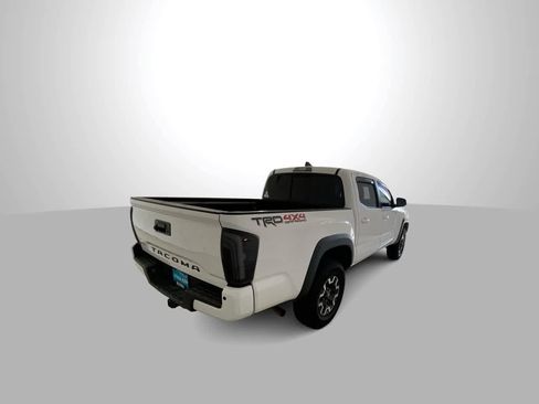 Used 2016 Toyota Tacoma TRD Off-Road AWD/4WD image 8