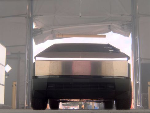 Used 2024 Tesla Cybertruck AWD Crew Cab image 4