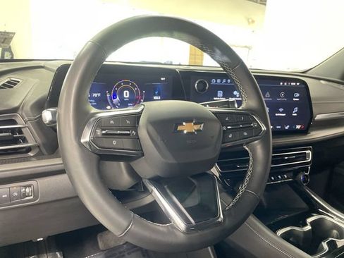 Used 2025 Chevrolet Traverse LT AWD/4WD image 14