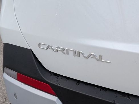 New 2027 Kia Carnival EX FWD image 13