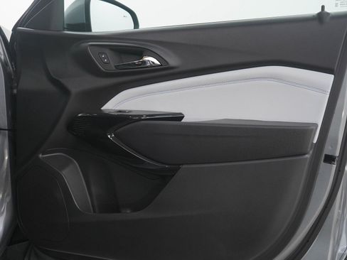 Used 2025 Chevrolet Trax LT w/ Driver Confidence Package image 9