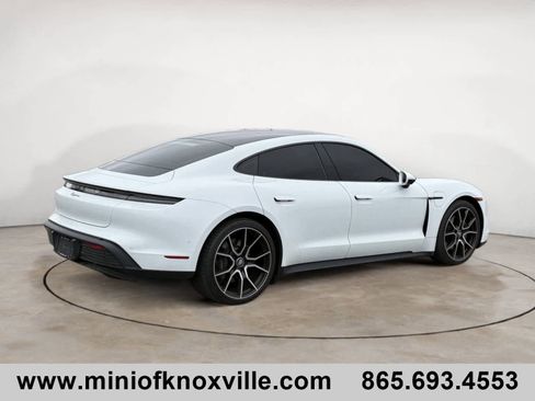 Used 2023 Porsche Taycan image 3