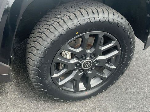 Used 2024 Toyota Tundra Platinum AWD/4WD image 5