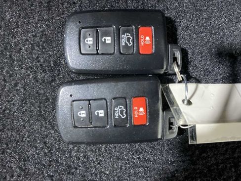 Used 2013 Toyota RAV4 Limited AWD/4WD image 20