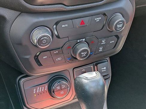 Used 2019 Jeep Renegade Trailhawk w/ Cold Weather Group II AWD/4WD image 16