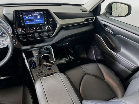 Certified 2021 Toyota Highlander XLE image 22