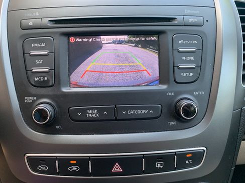Used 2014 Kia Sorento LX AWD/4WD image 11
