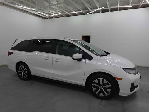 Used 2026 Honda Odyssey EX-L image 4
