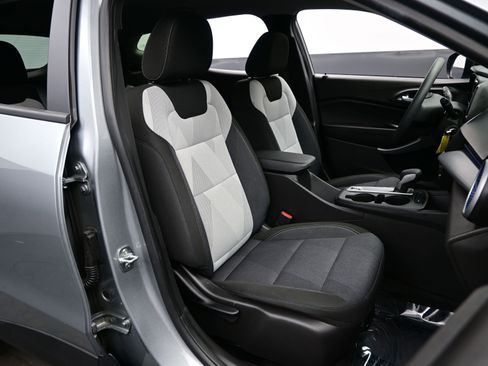 Used 2025 Chevrolet Trax LS w/ Driver Confidence Package image 13