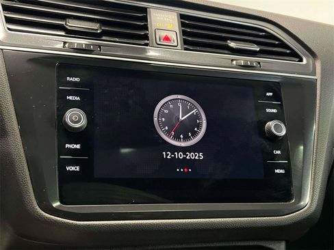 Used 2023 Volkswagen Tiguan SE R-Line image 30