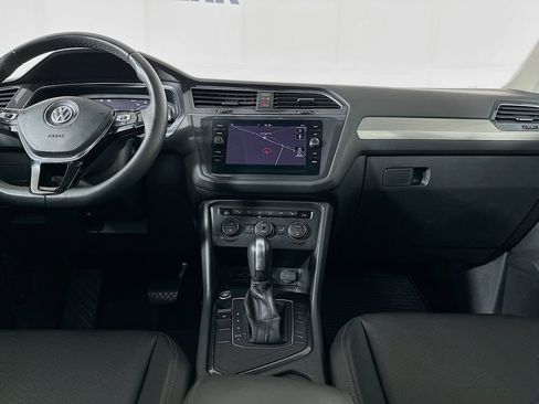 Used 2020 Volkswagen Tiguan SEL FWD image 29