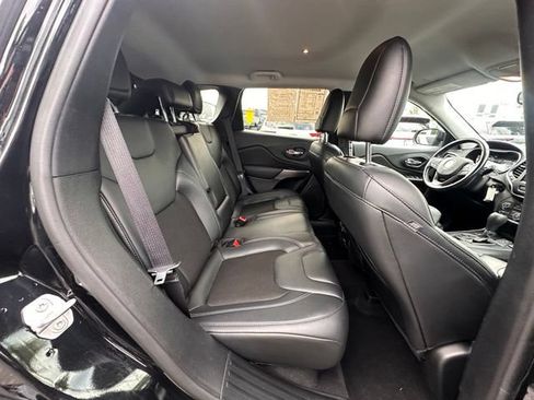 Used 2020 Jeep Cherokee Latitude w/ Quick Order Package 26F North AWD/4WD image 30
