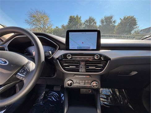 Used 2020 Ford Escape SE image 11