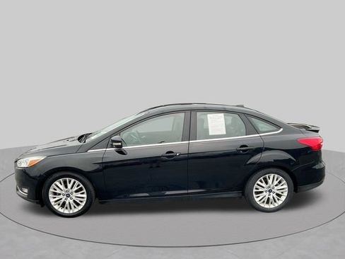 Used 2018 Ford Focus Titanium w/ Titanium Technology Package FWD image 6
