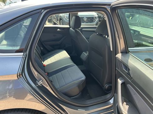 Used 2025 Volkswagen Jetta SE w/ Sunroof Package image 31