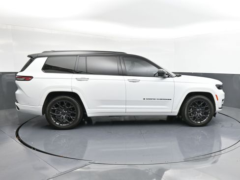 Used 2024 Jeep Grand Cherokee L Summit AWD/4WD image 9